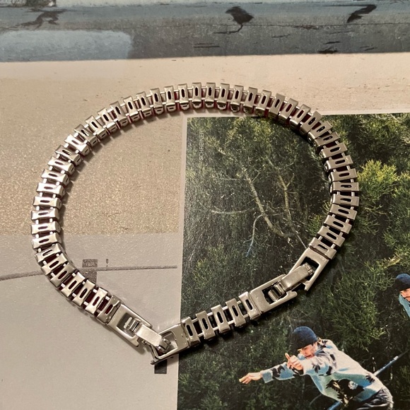 Elegant Red Cubic Gemstone Tennis Style Silver Stainless Bracelet NEW Unisex - Picture 4 of 4